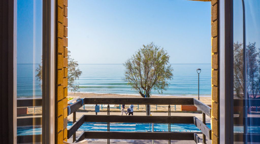 Camera matrimoniale fronte mare a Terracina, hotel fronte mare a Terracina