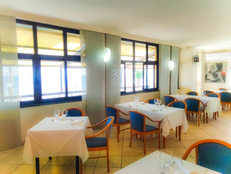 Sala Ristorante fronte mare Terracina