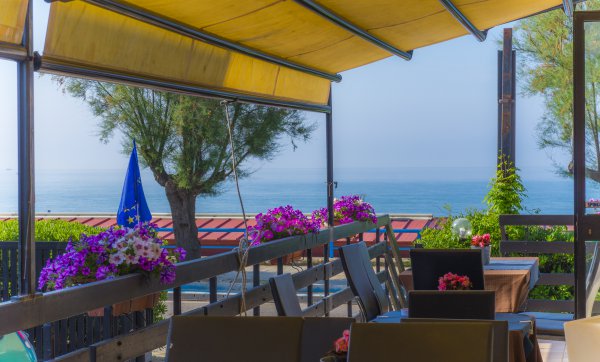 hotel con ristorante vista mare a Terracina