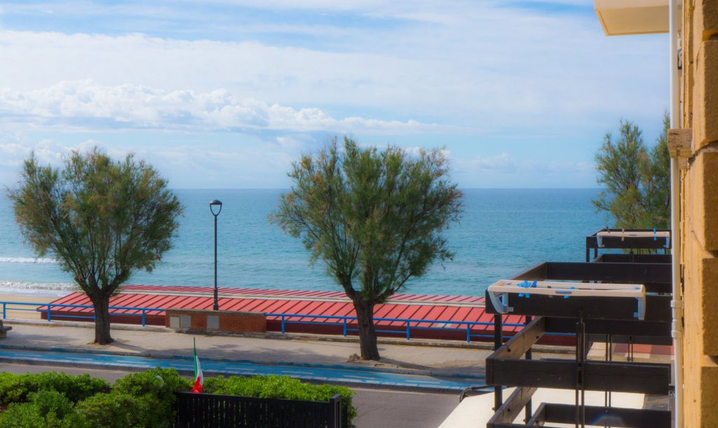 Camera familiare fronte mare a Terracina, hotel fronte mare a Terracina