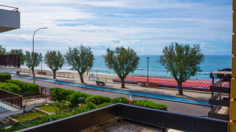 Camera matrimoniale fronte mare a Terracina, hotel fronte mare a Terracina